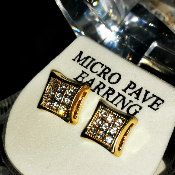 Earrings - Picture 1 of 1